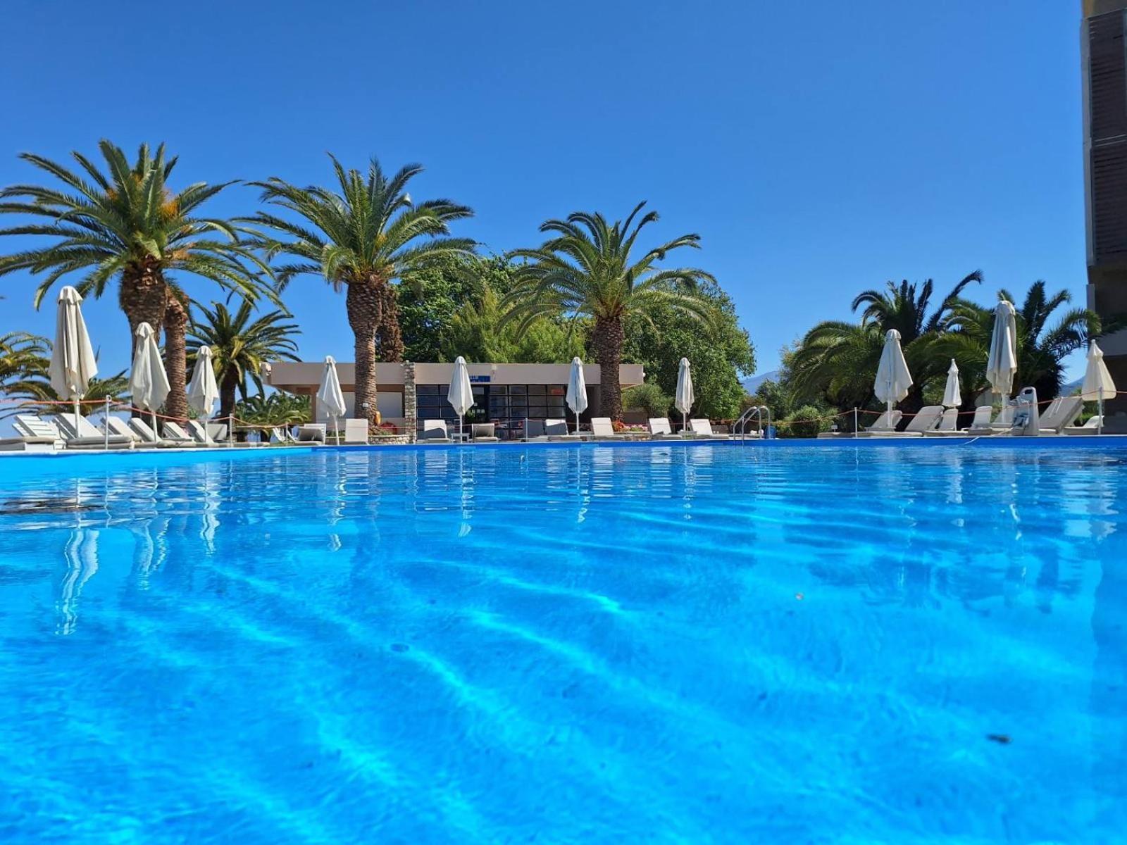 Long Beach Hotel & Resort 론고스 외부 사진